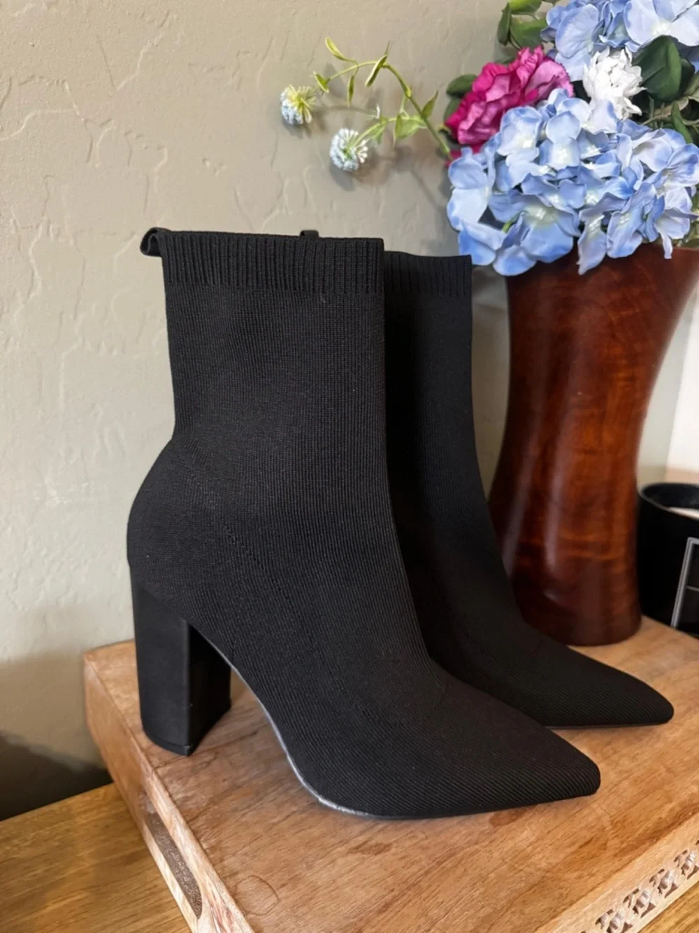 Black Knit Sock Booties Pointed Toe Block Heel Chic Size 9.5